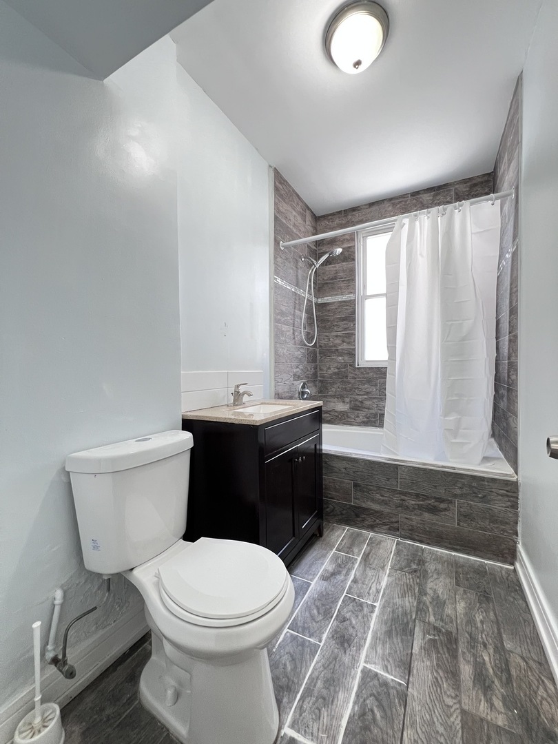 8856 S Lowe Avenue 2r Property Photo 17