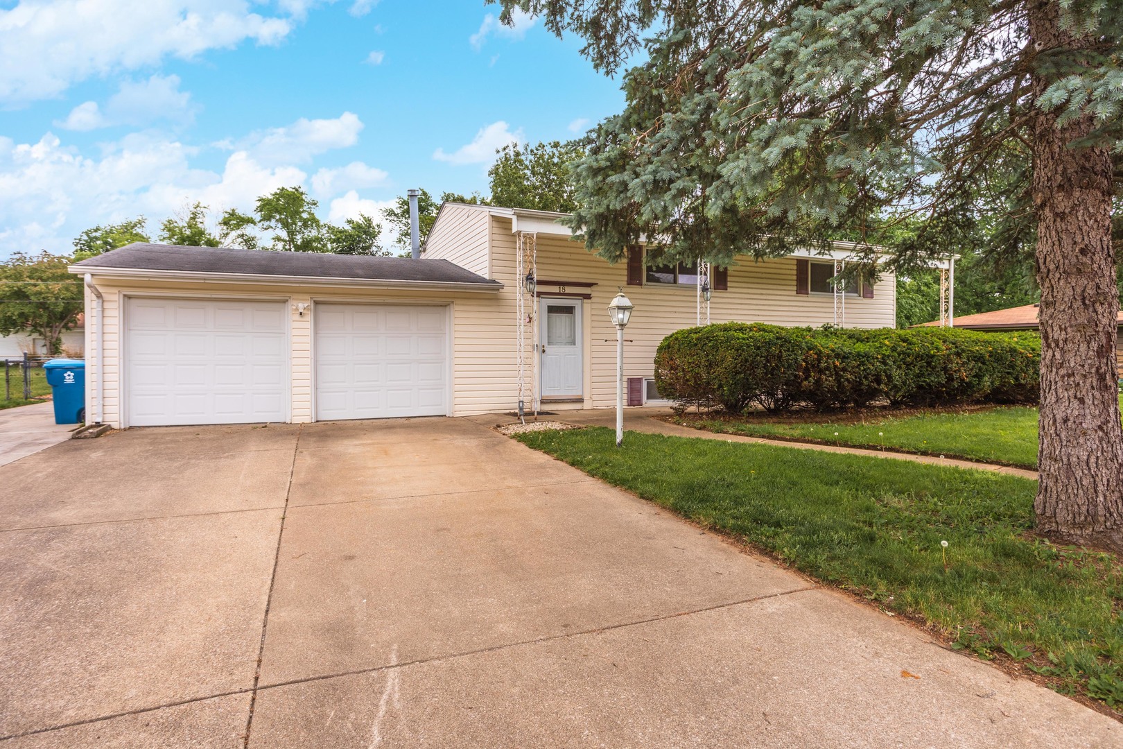 18 Oakwood Drive Property Photo 2