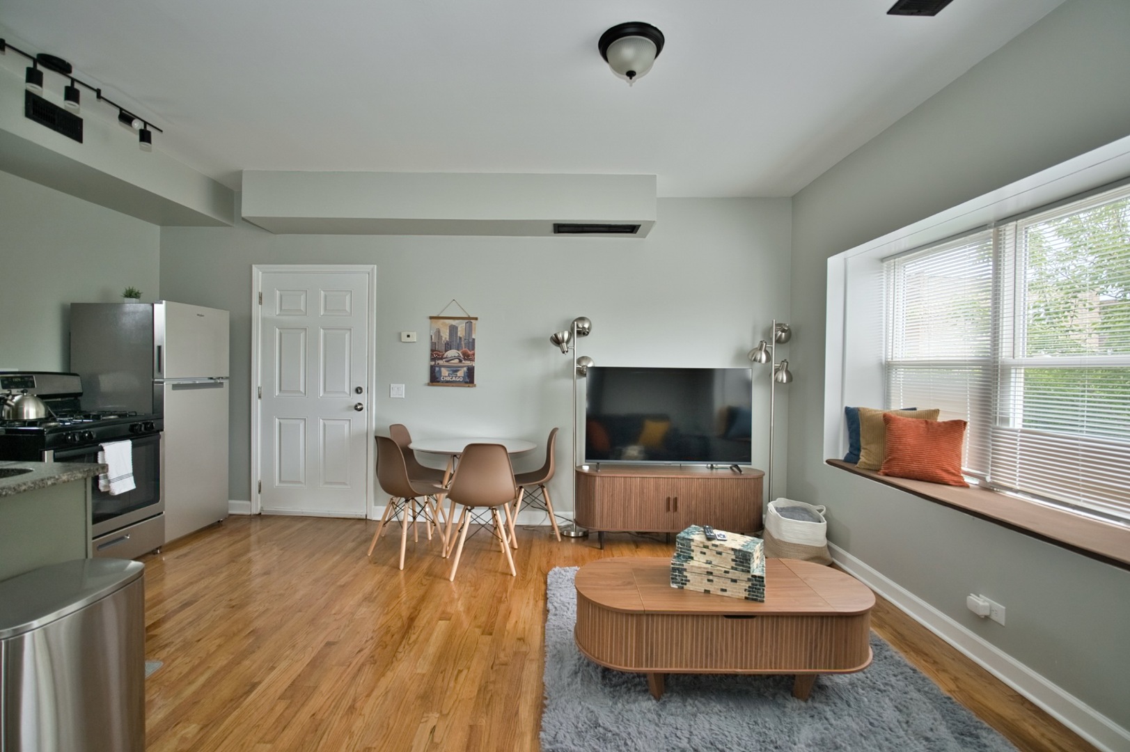 3034 W Montrose Avenue Property Photo 17