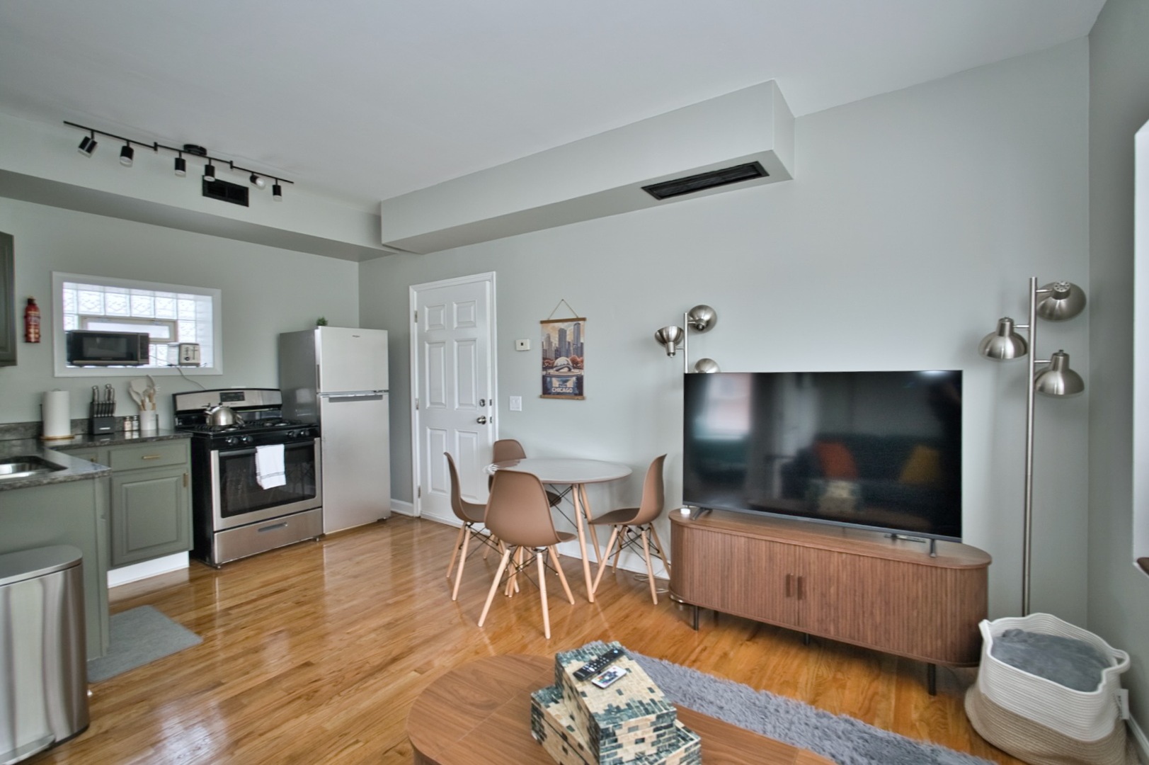 3034 W Montrose Avenue Property Photo 19