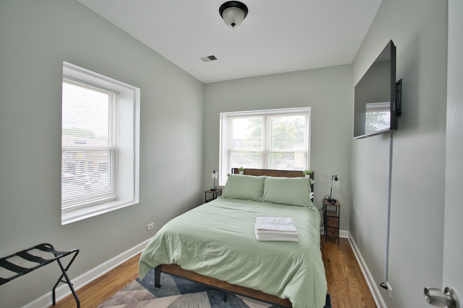 3034 W Montrose Avenue Property Photo 24