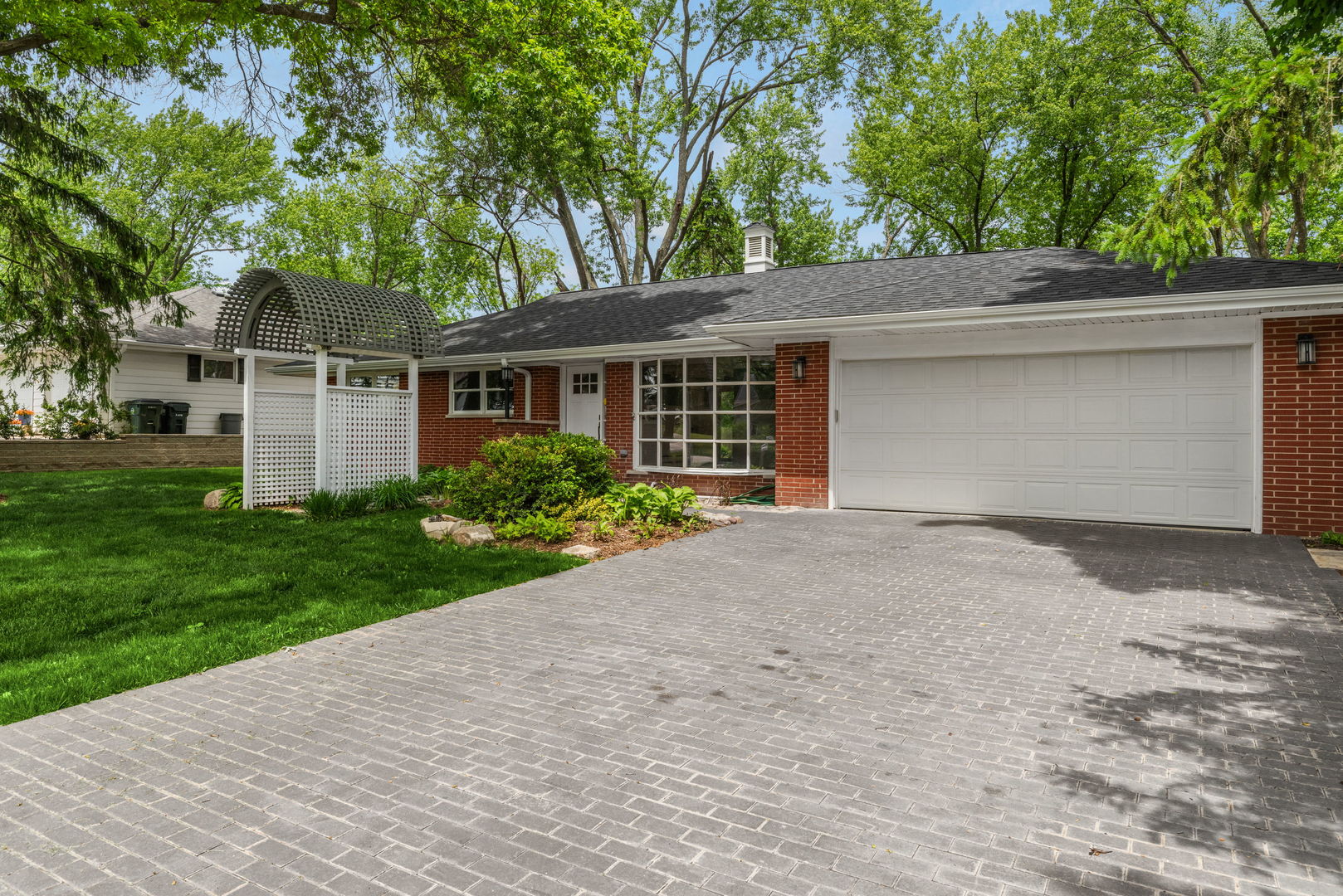 1010 W Elm Street Property Photo 4