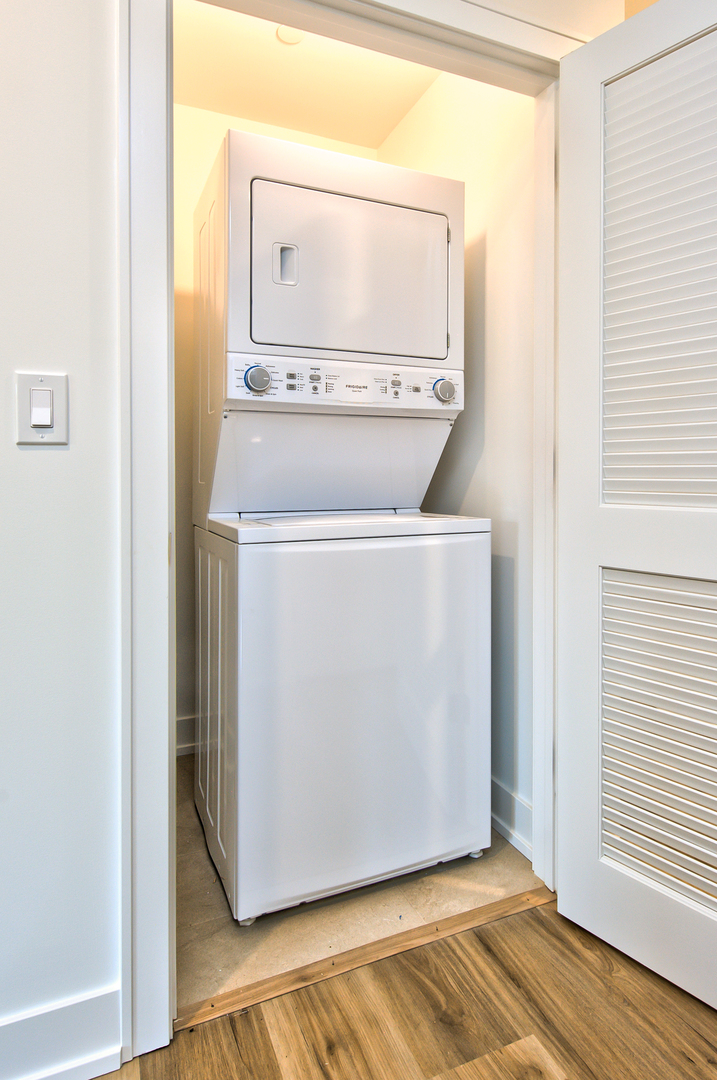 9396 Landings Lane 305 Property Photo 16