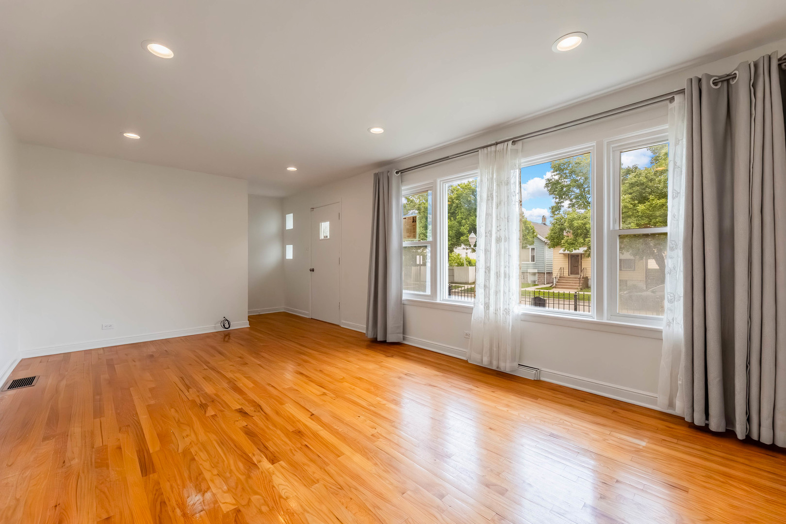 4830 S Ridgeway Avenue Property Photo 6