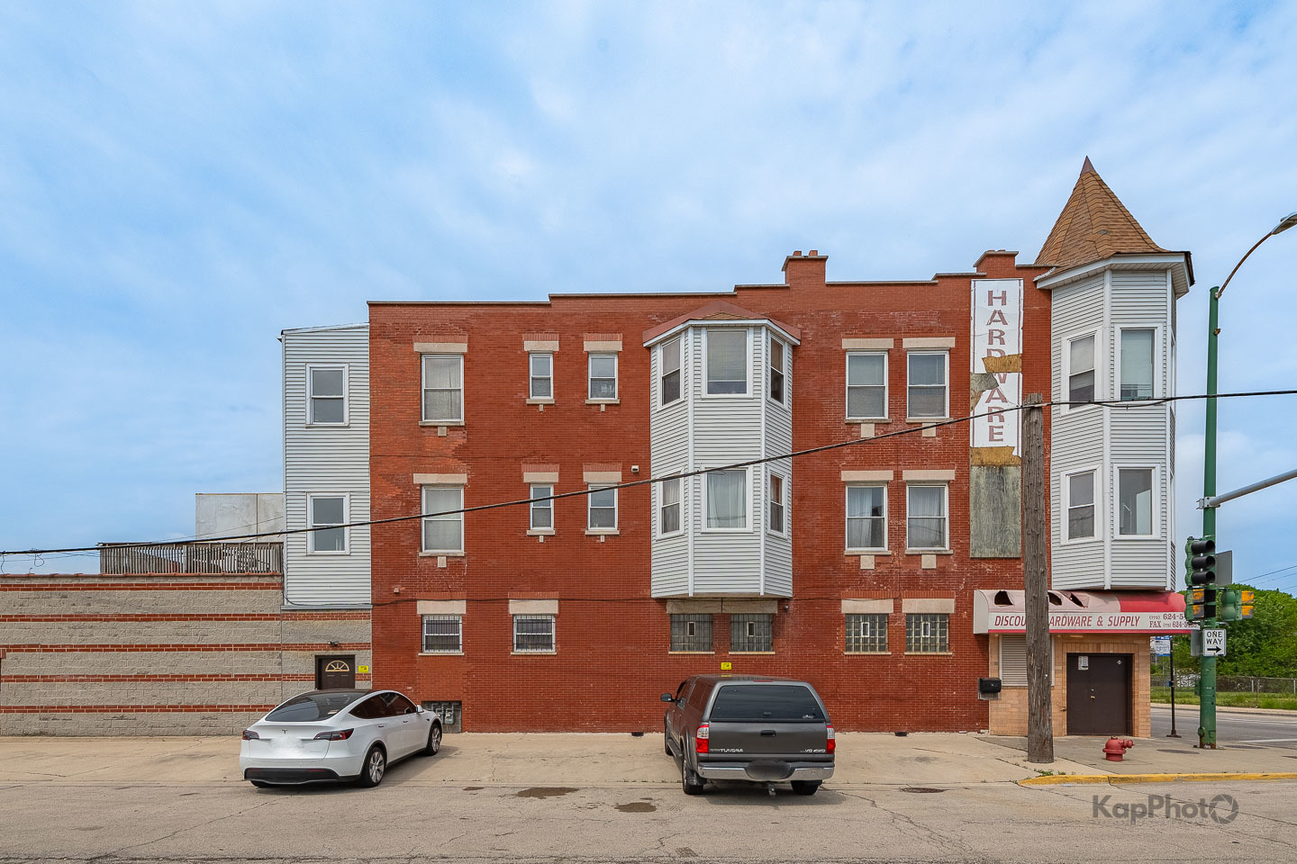 601 W 47th Street Property Photo 2
