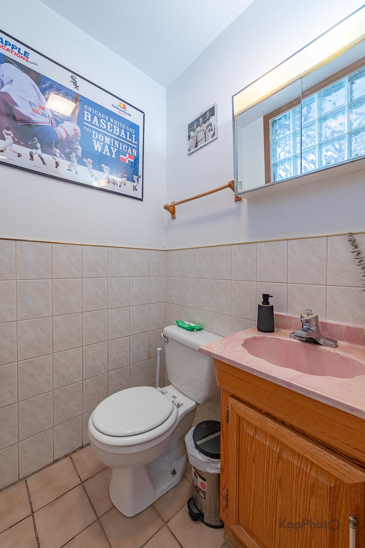 601 W 47th Street Property Photo 9