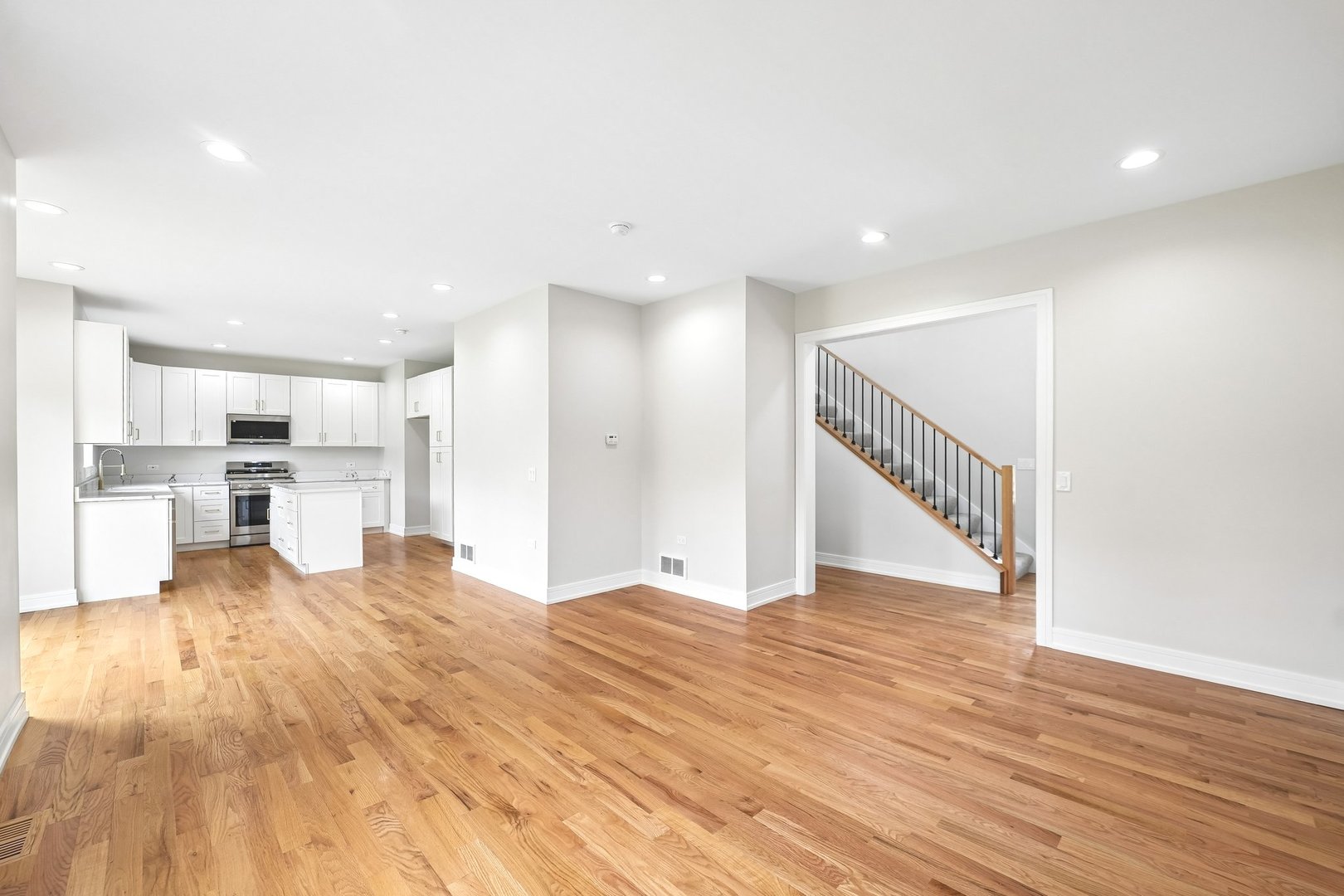 249 E Kenilworth Avenue Property Photo 6