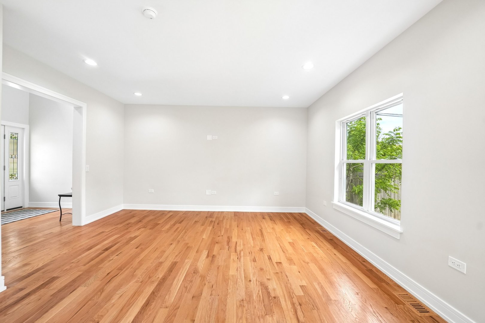 249 E Kenilworth Avenue Property Photo 7