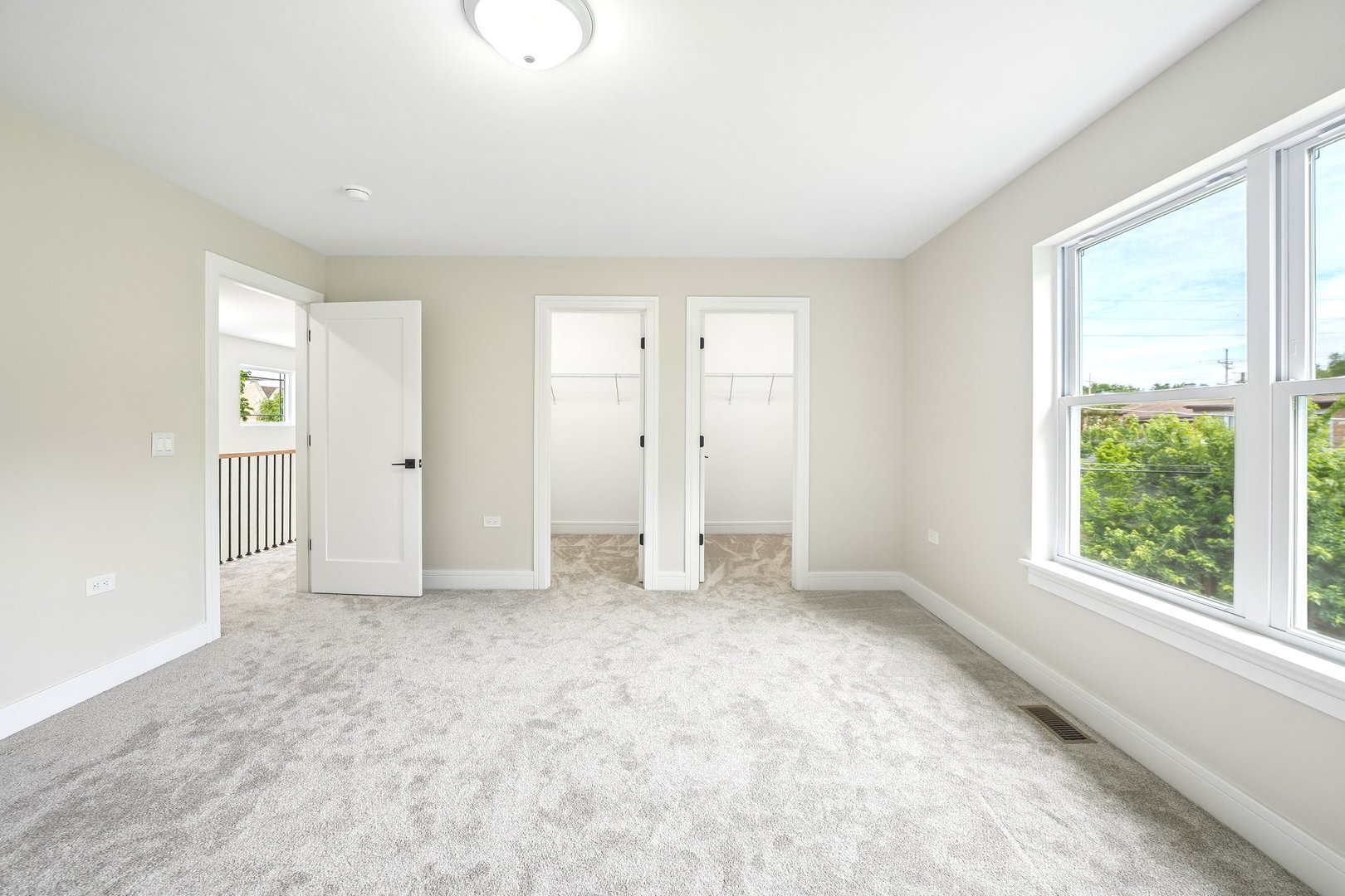 249 E Kenilworth Avenue Property Photo 14
