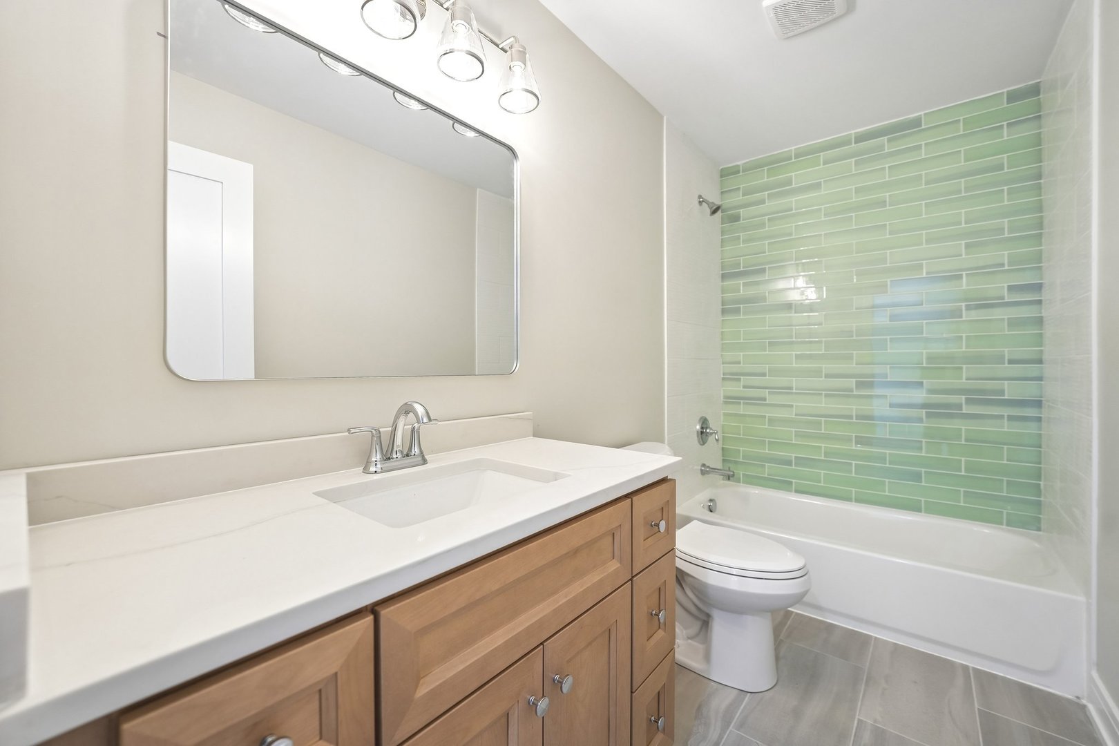 249 E Kenilworth Avenue Property Photo 22