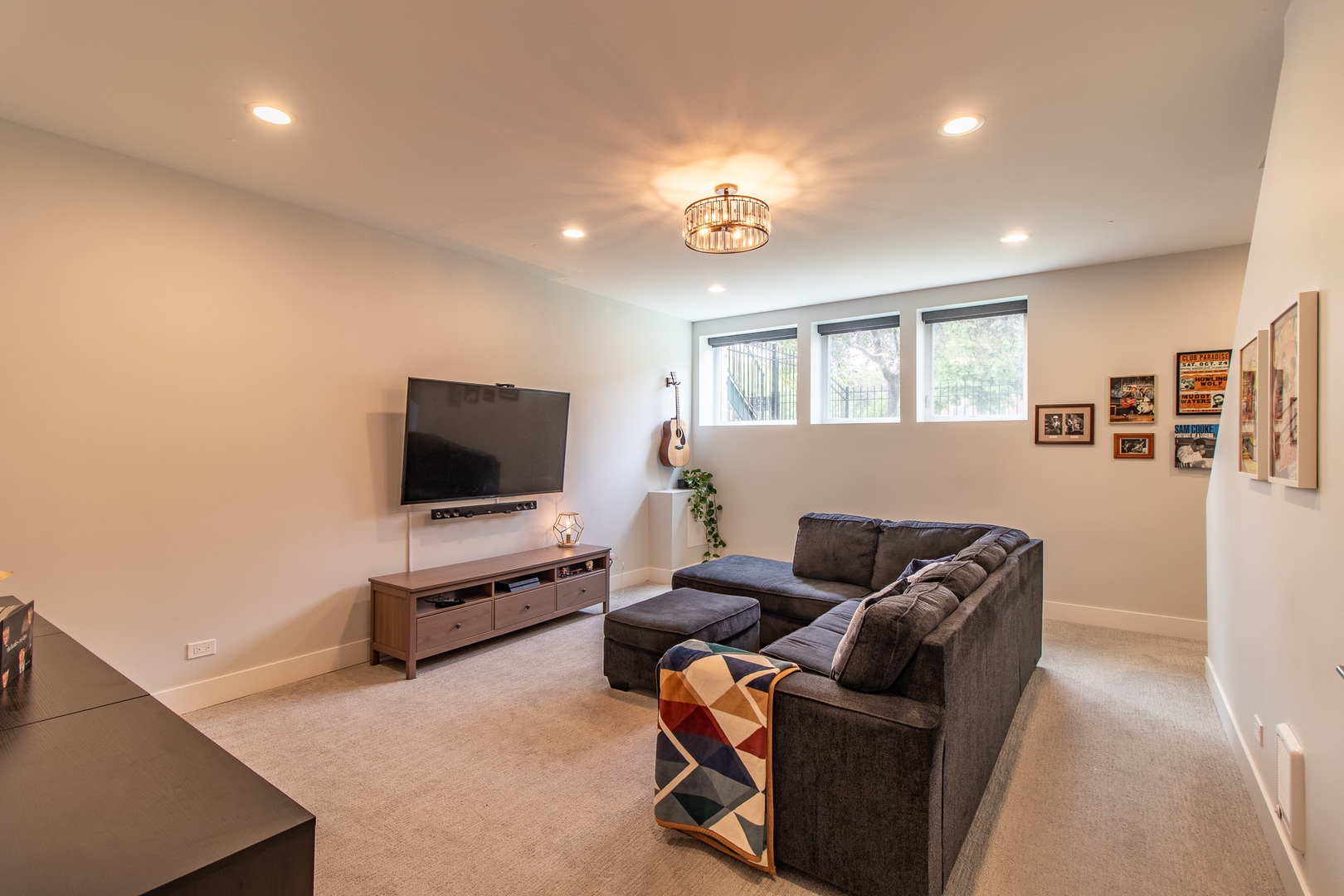 4557 S Prairie Avenue Property Photo 13