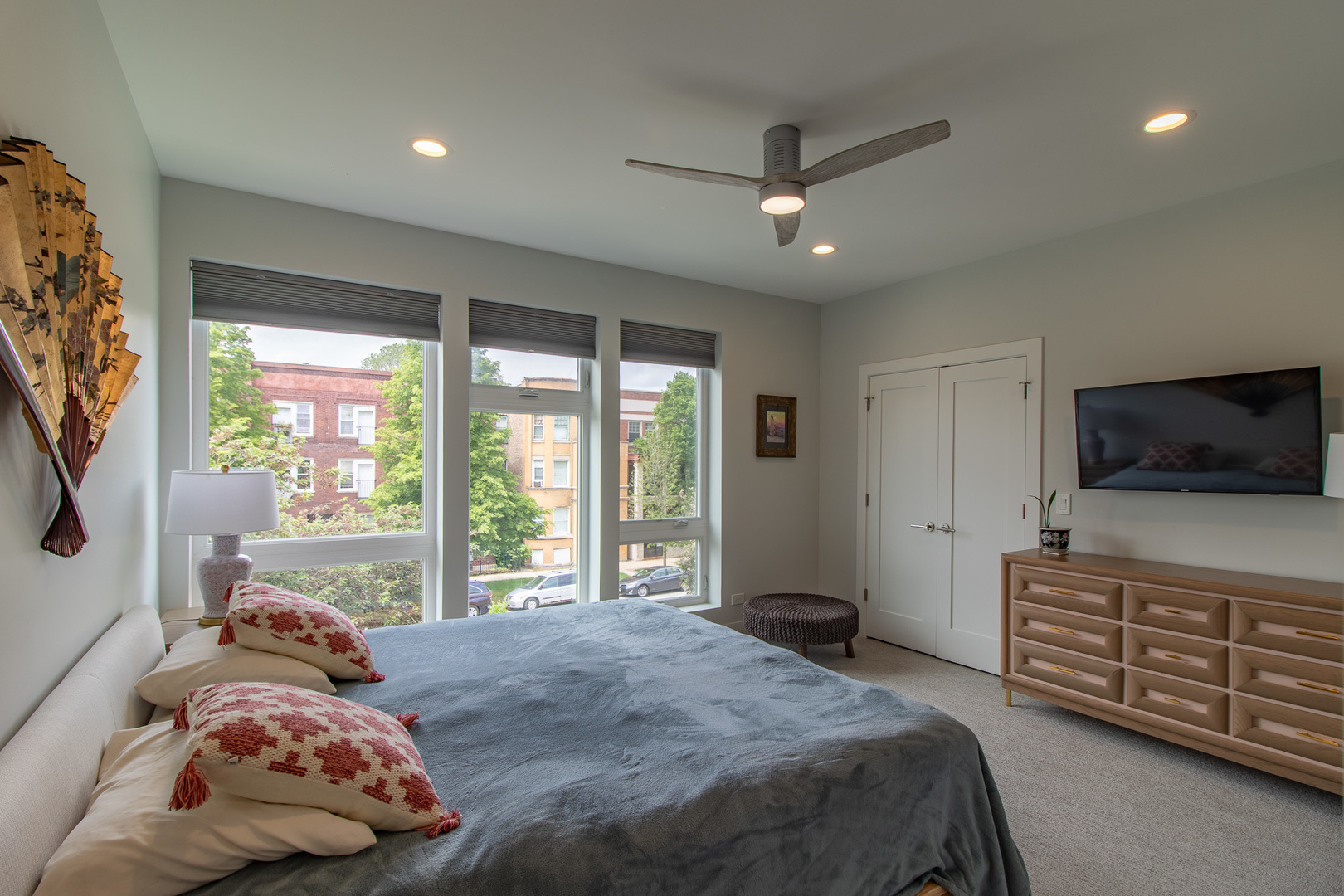 4557 S Prairie Avenue Property Photo 18