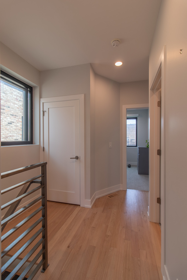 4557 S Prairie Avenue Property Photo 19