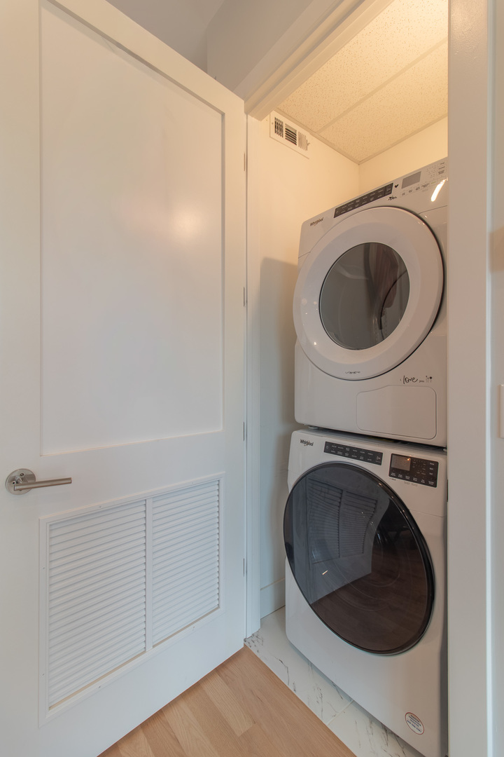 4557 S Prairie Avenue Property Photo 22