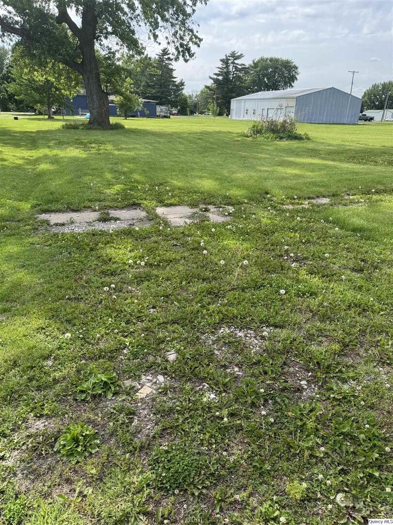 207 S Elm Property Photo 2