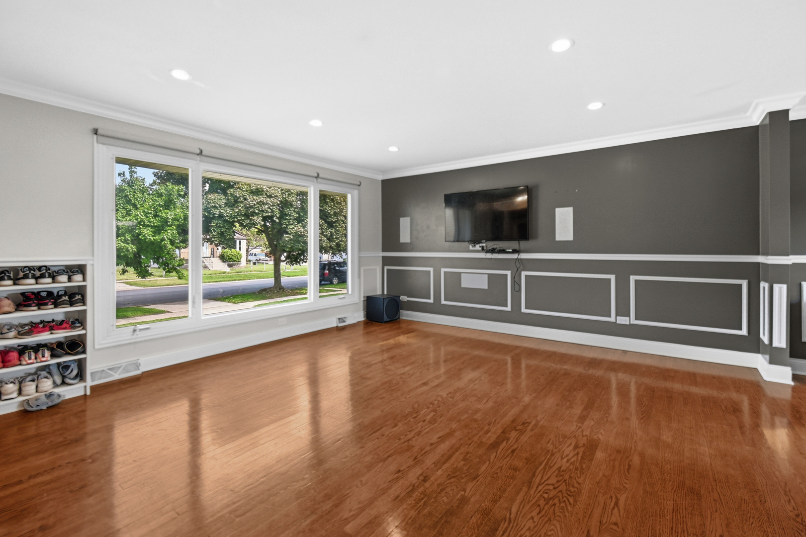 9632 Kilpatrick Avenue Property Photo 3