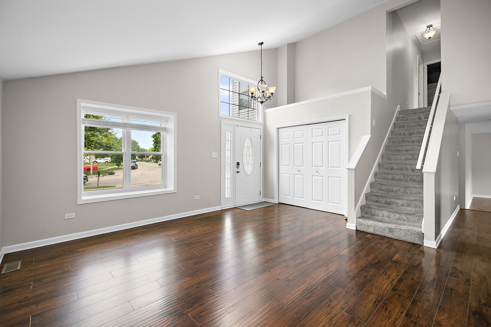 5301 Whisper Meadow Court Property Photo 3