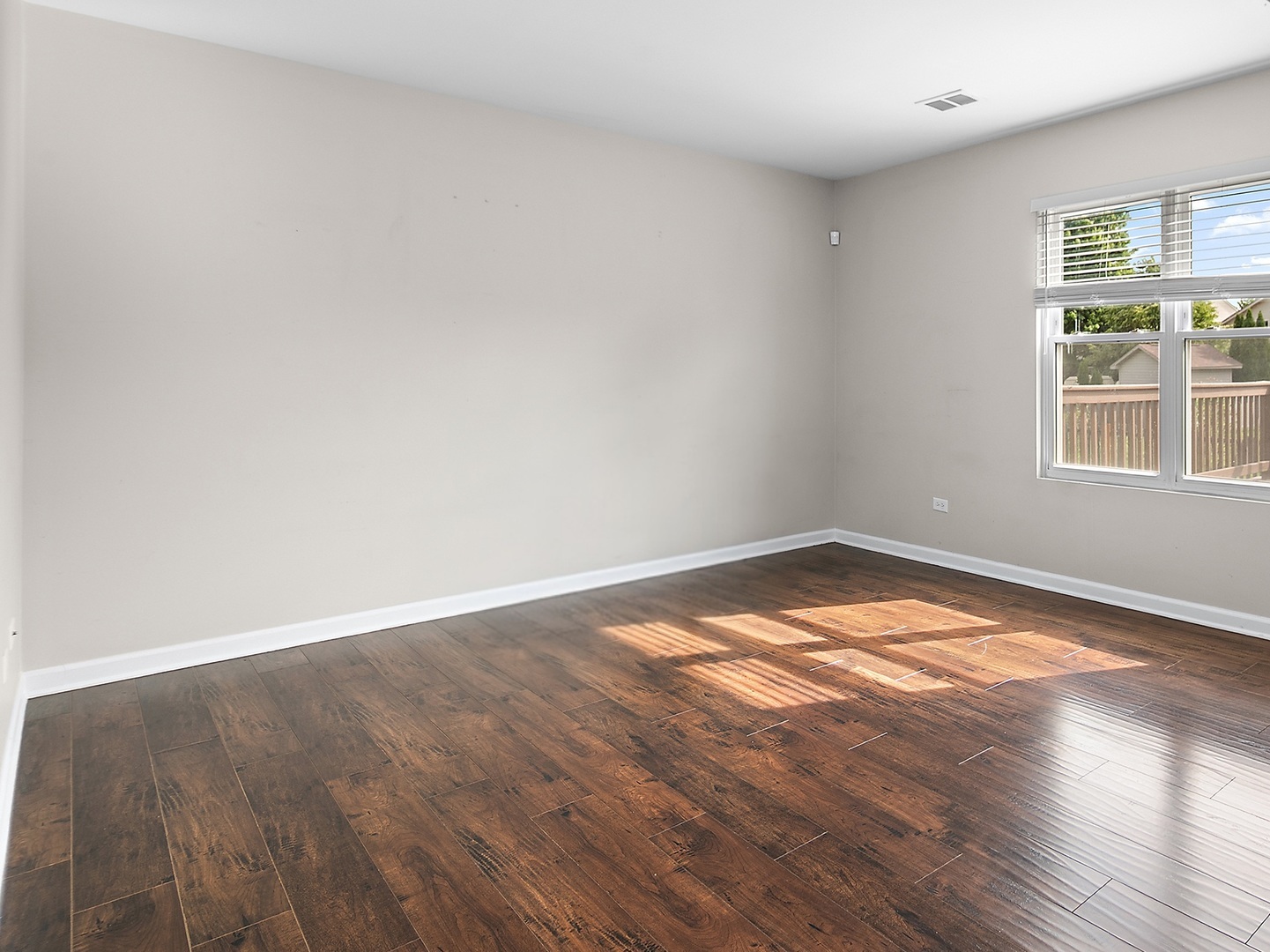 5301 Whisper Meadow Court Property Photo 9
