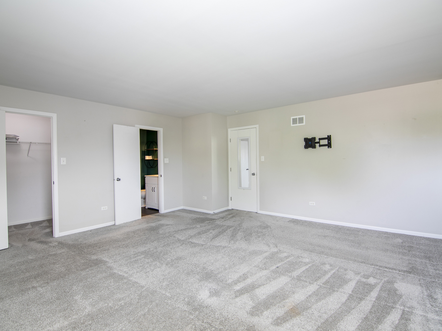 5301 Whisper Meadow Court Property Photo 13
