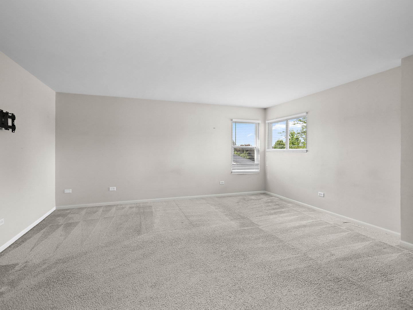 5301 Whisper Meadow Court Property Photo 14