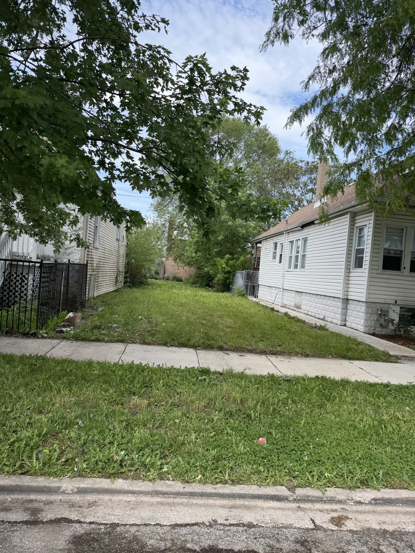 6744 S Claremont Avenue Property Photo 1