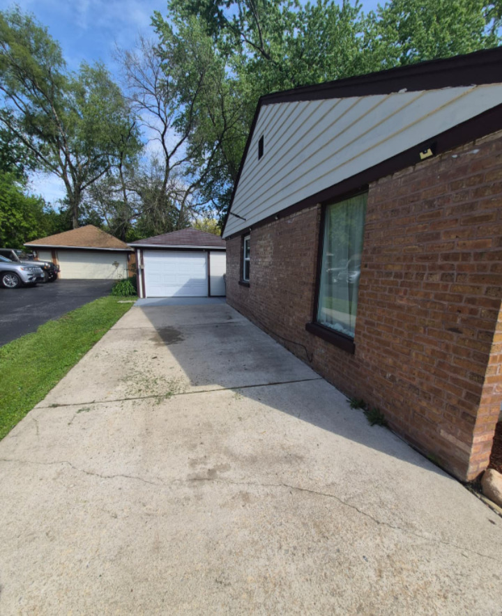 325 Indianwood Boulevard Property Photo 11