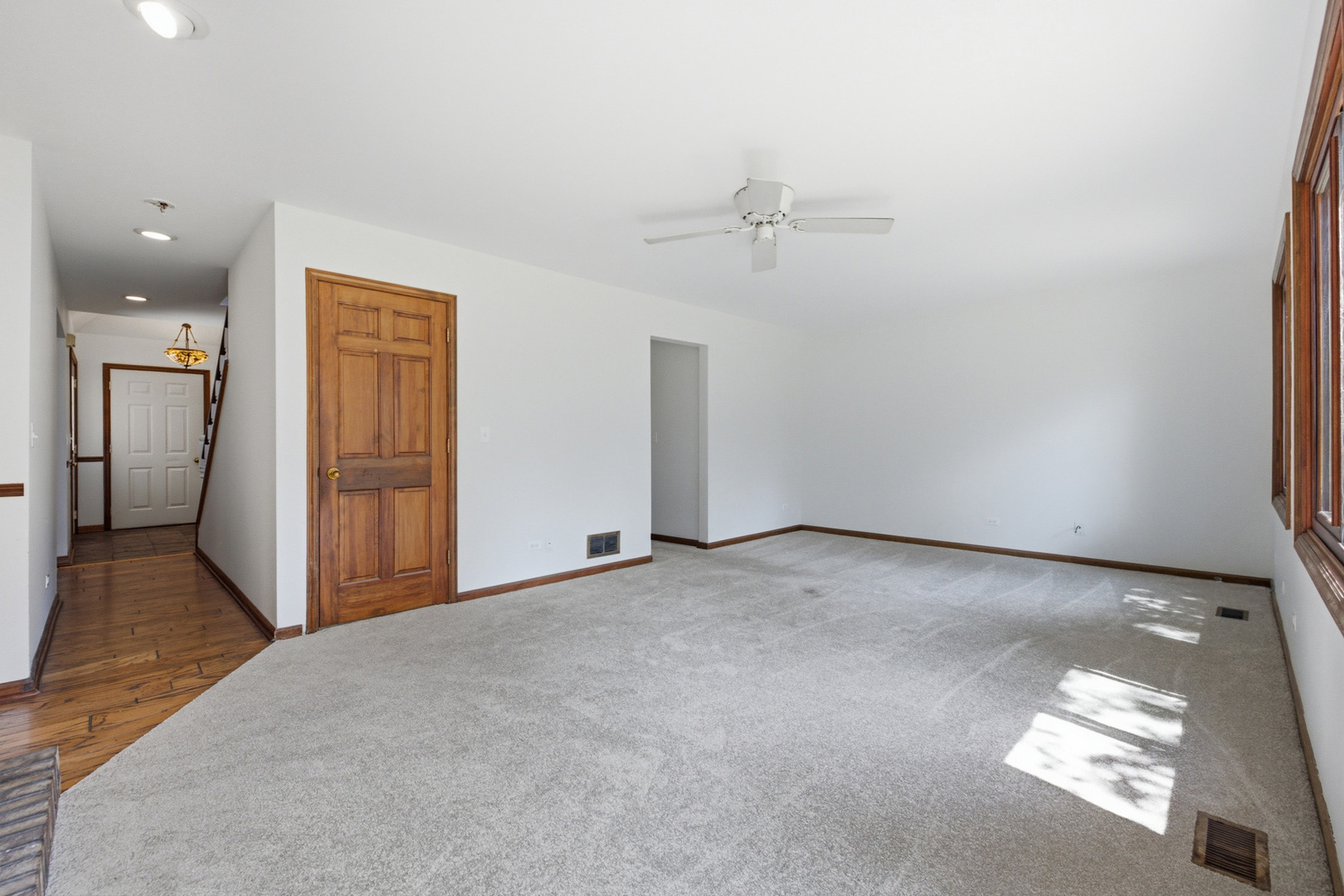 307 W Schaumburg Road Property Photo 9
