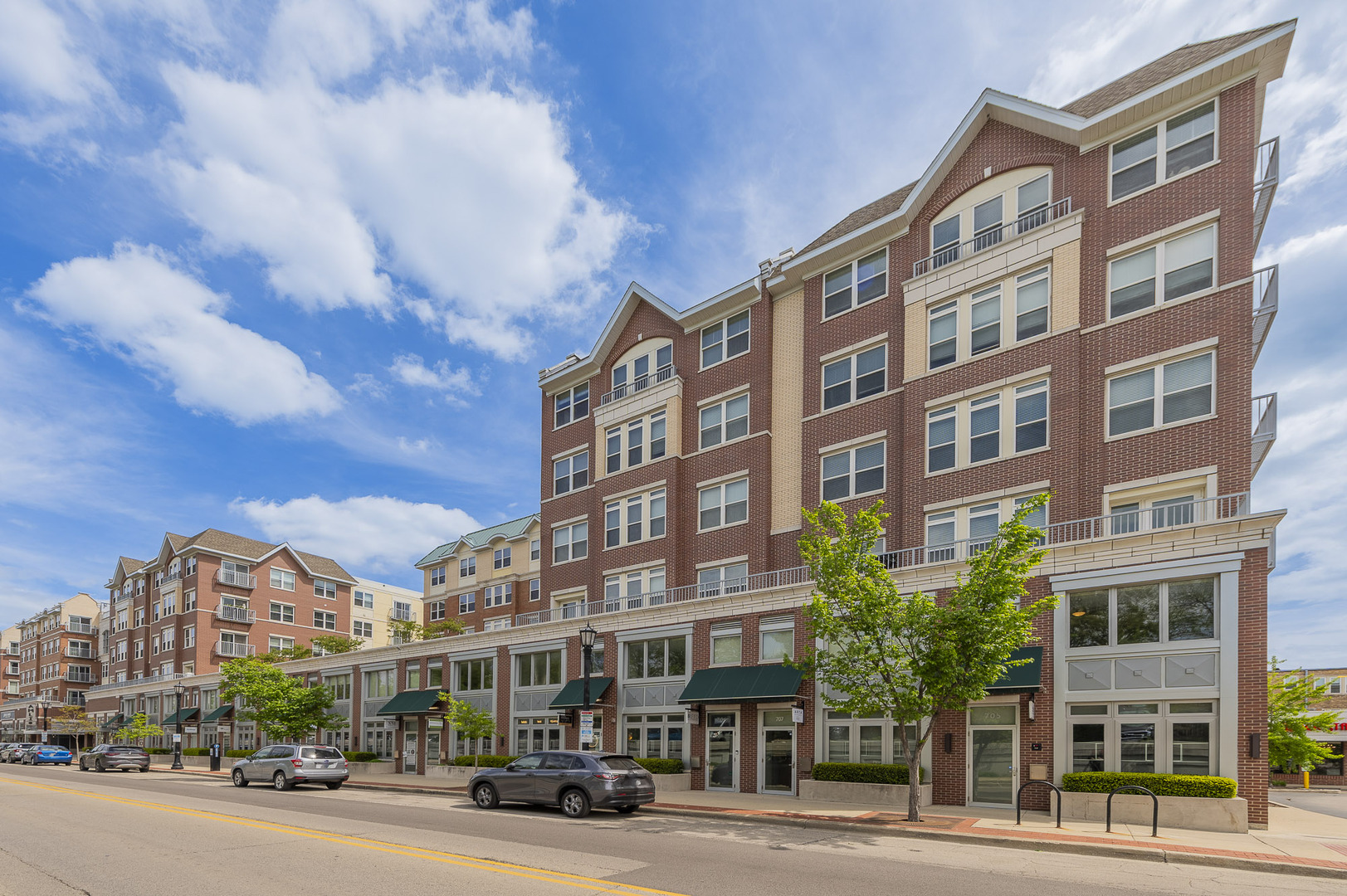 737 Chicago Avenue 731 Property Photo 1