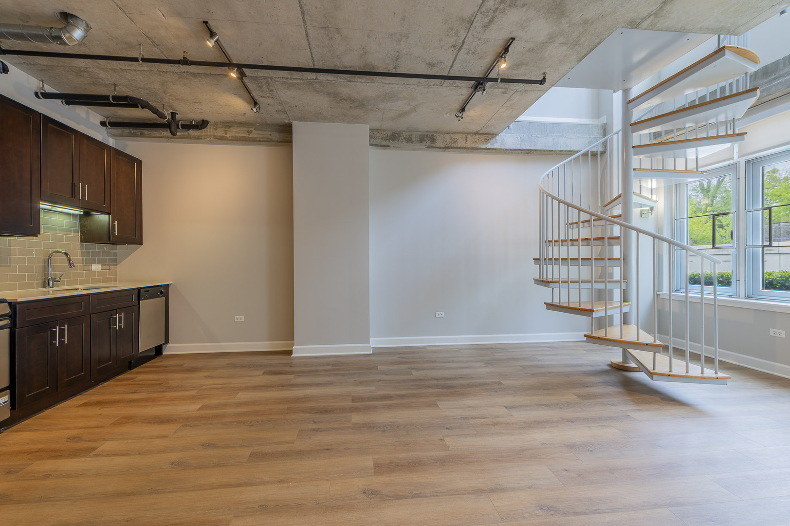 737 Chicago Avenue 731 Property Photo 2