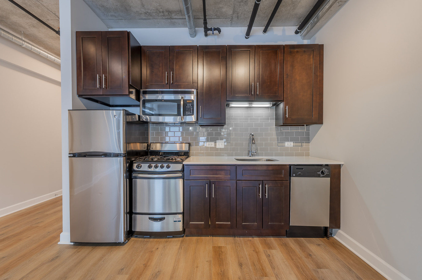 737 Chicago Avenue 731 Property Photo 3
