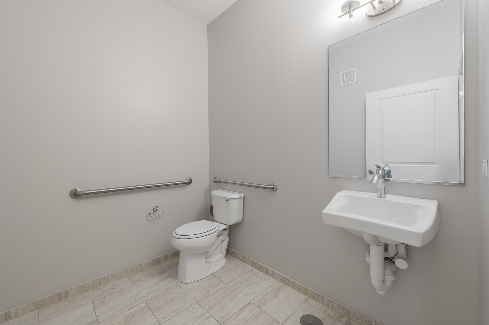 737 Chicago Avenue 731 Property Photo 4