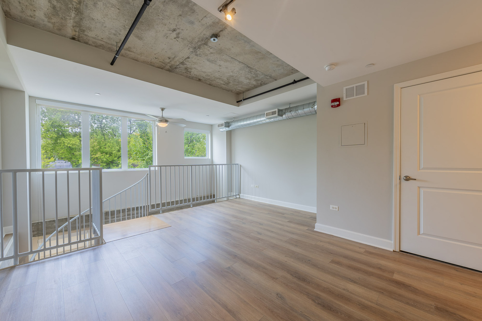 737 Chicago Avenue 731 Property Photo 5
