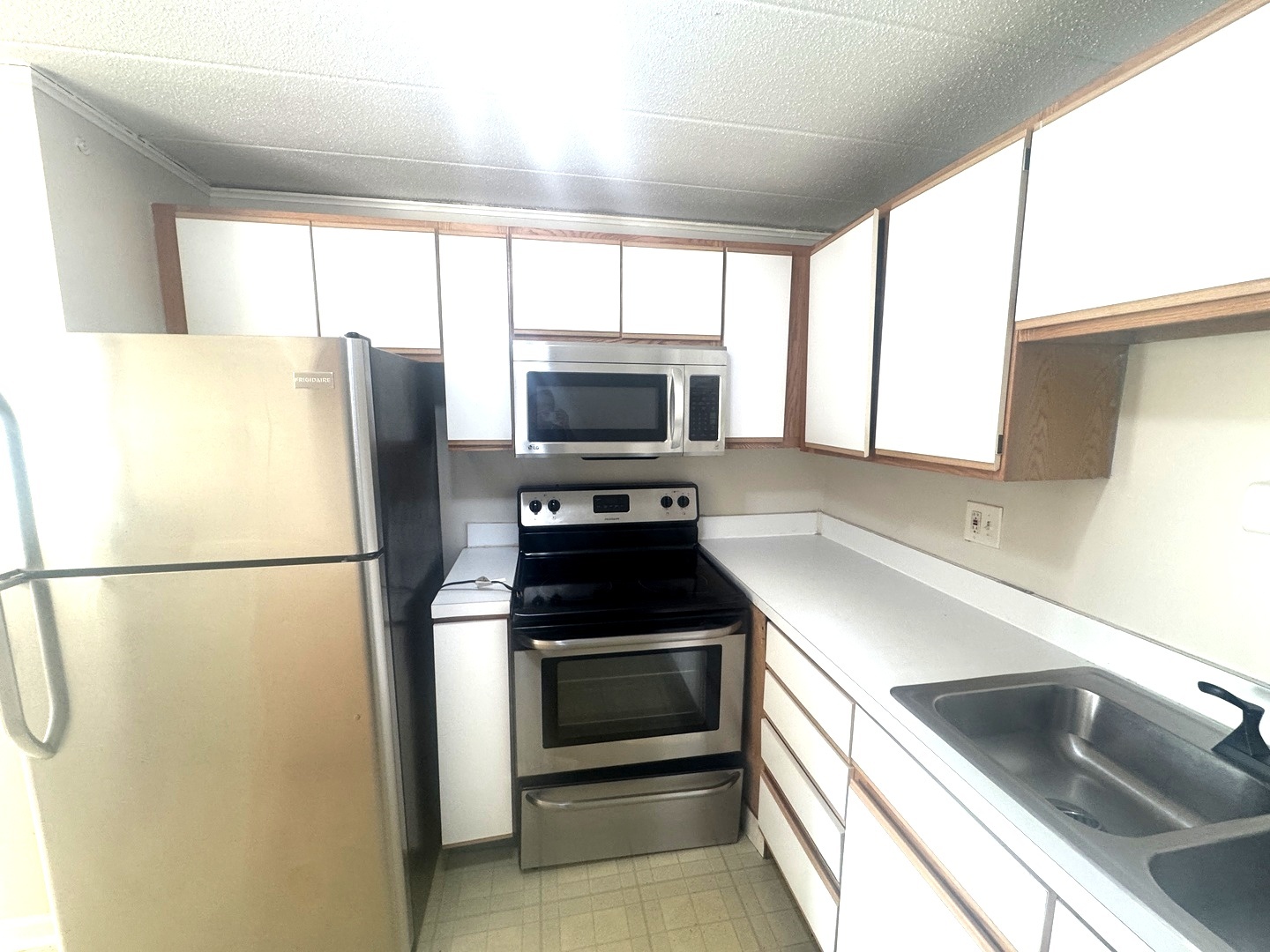 1112 Westover Lane 1b Property Photo 6