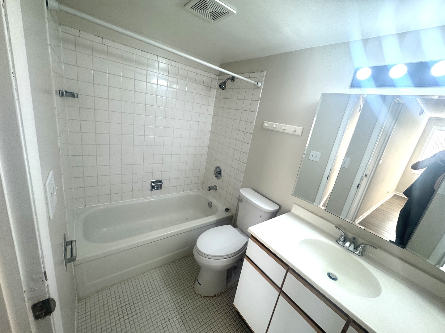1112 Westover Lane 1b Property Photo 8