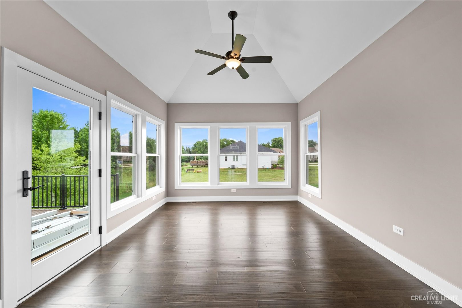 483 Deerfield Drive Property Photo 16