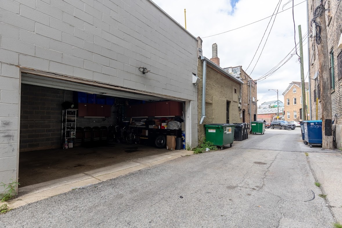827 N Milwaukee Avenue Property Photo 22