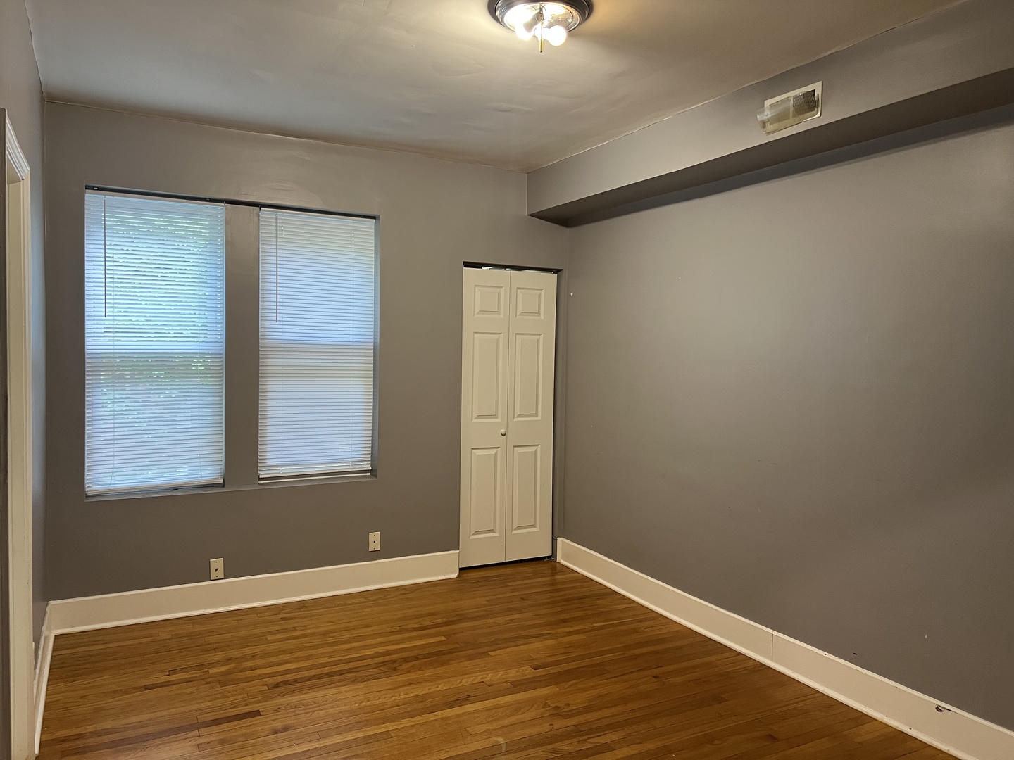 6926 S Paxton Avenue 2s Property Photo 8