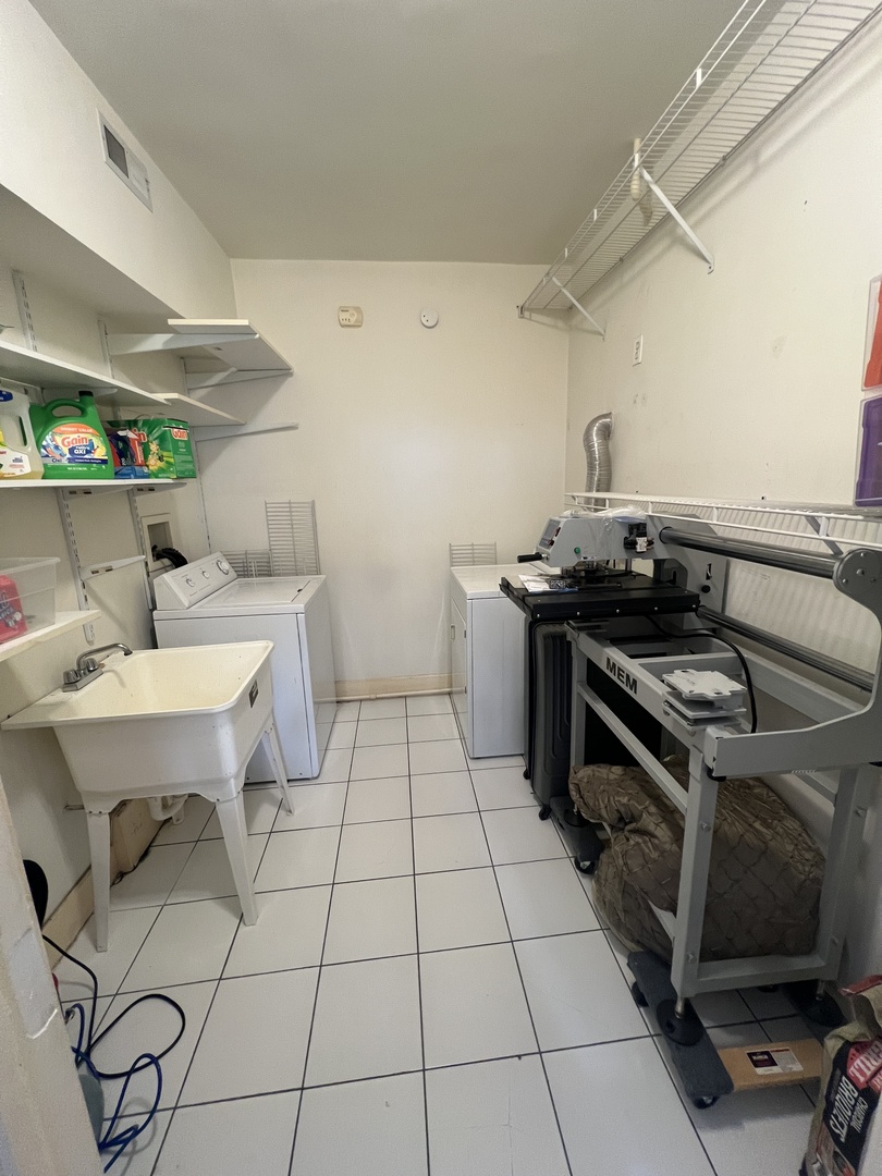 6926 S Paxton Avenue 2s Property Photo 10
