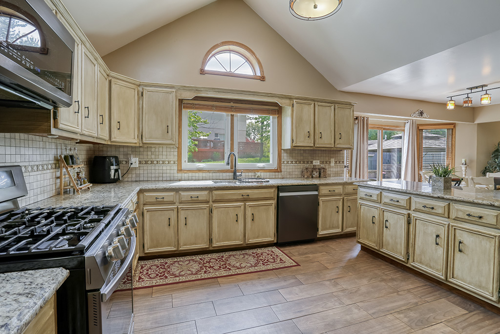 18013 Alice Lane Property Photo 6