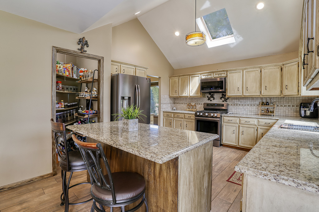18013 Alice Lane Property Photo 7