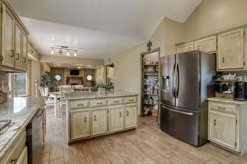 18013 Alice Lane Property Photo 8