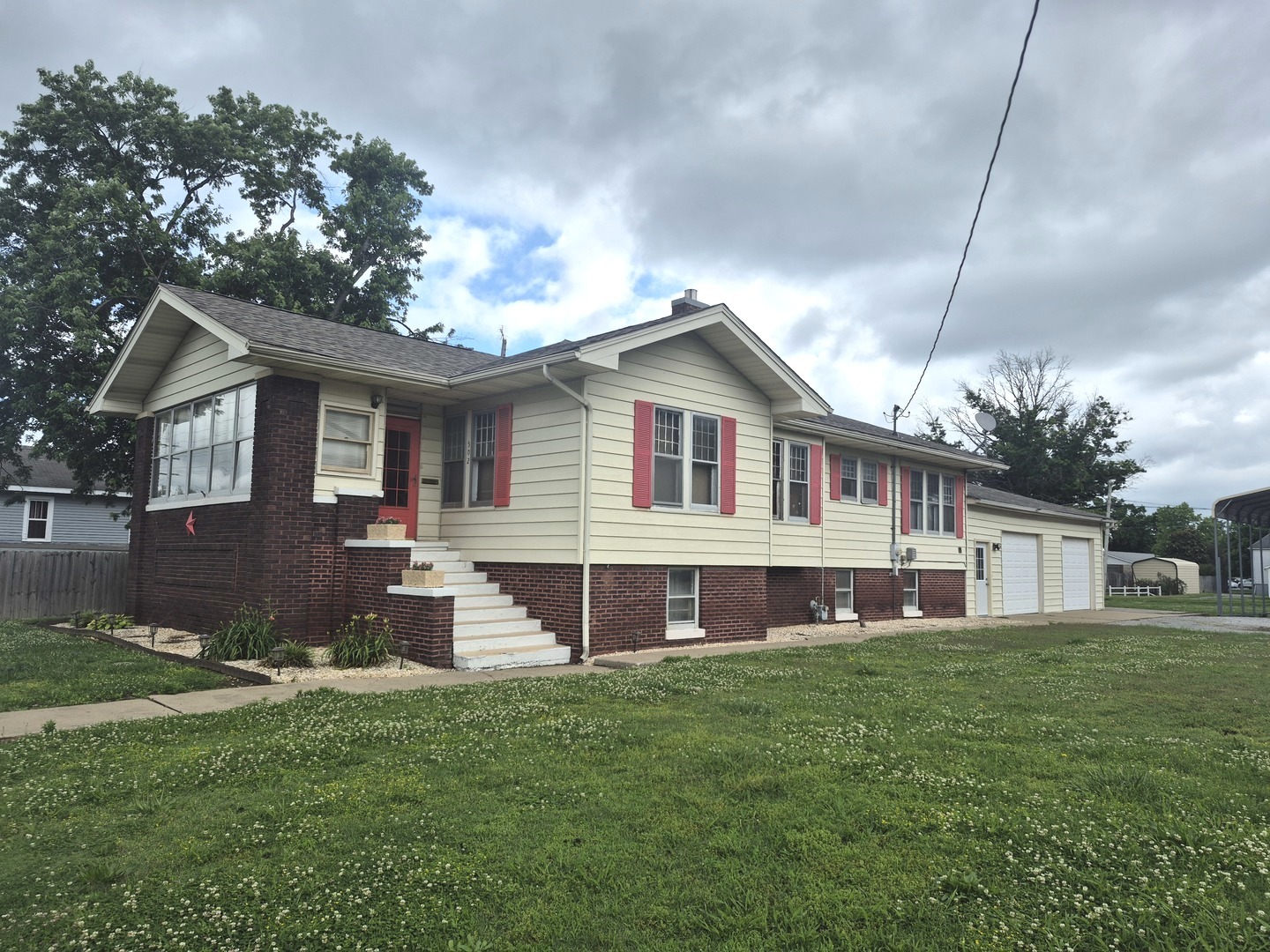 502 N Jackson Street Property Photo 1