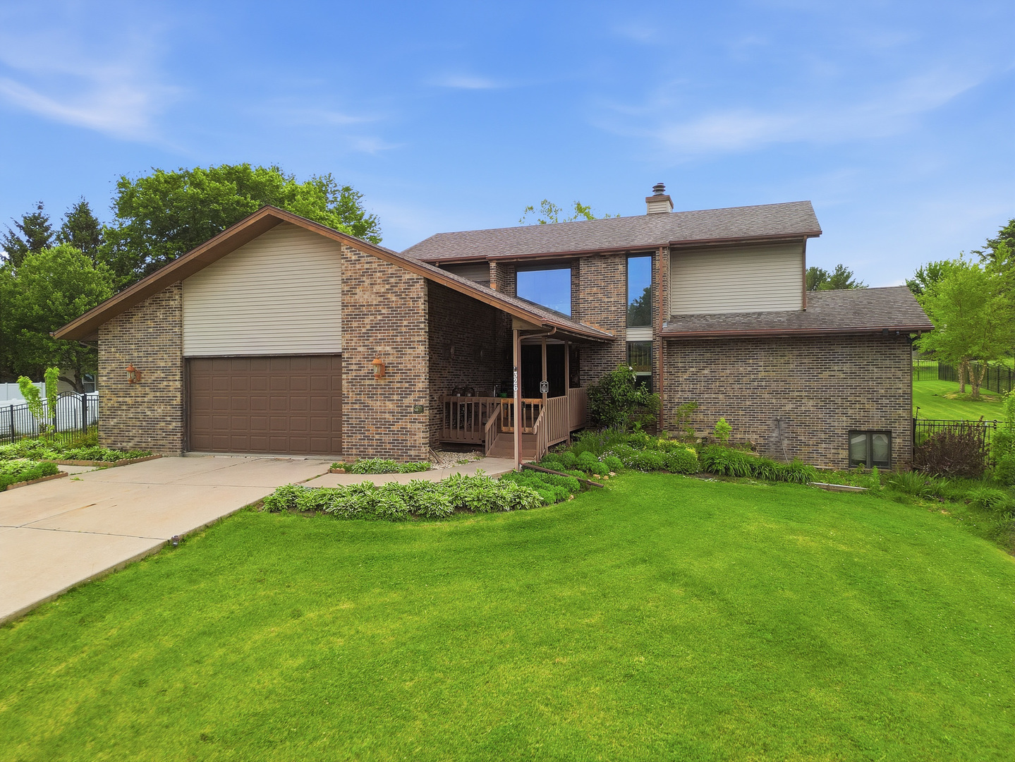 3261 N Silver Ridge Drive Property Photo 1