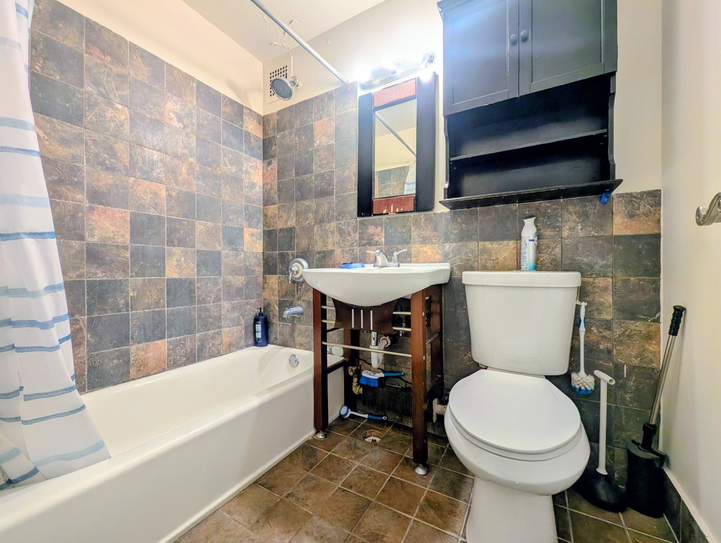 2610 W Balmoral Avenue 306 Property Photo 9