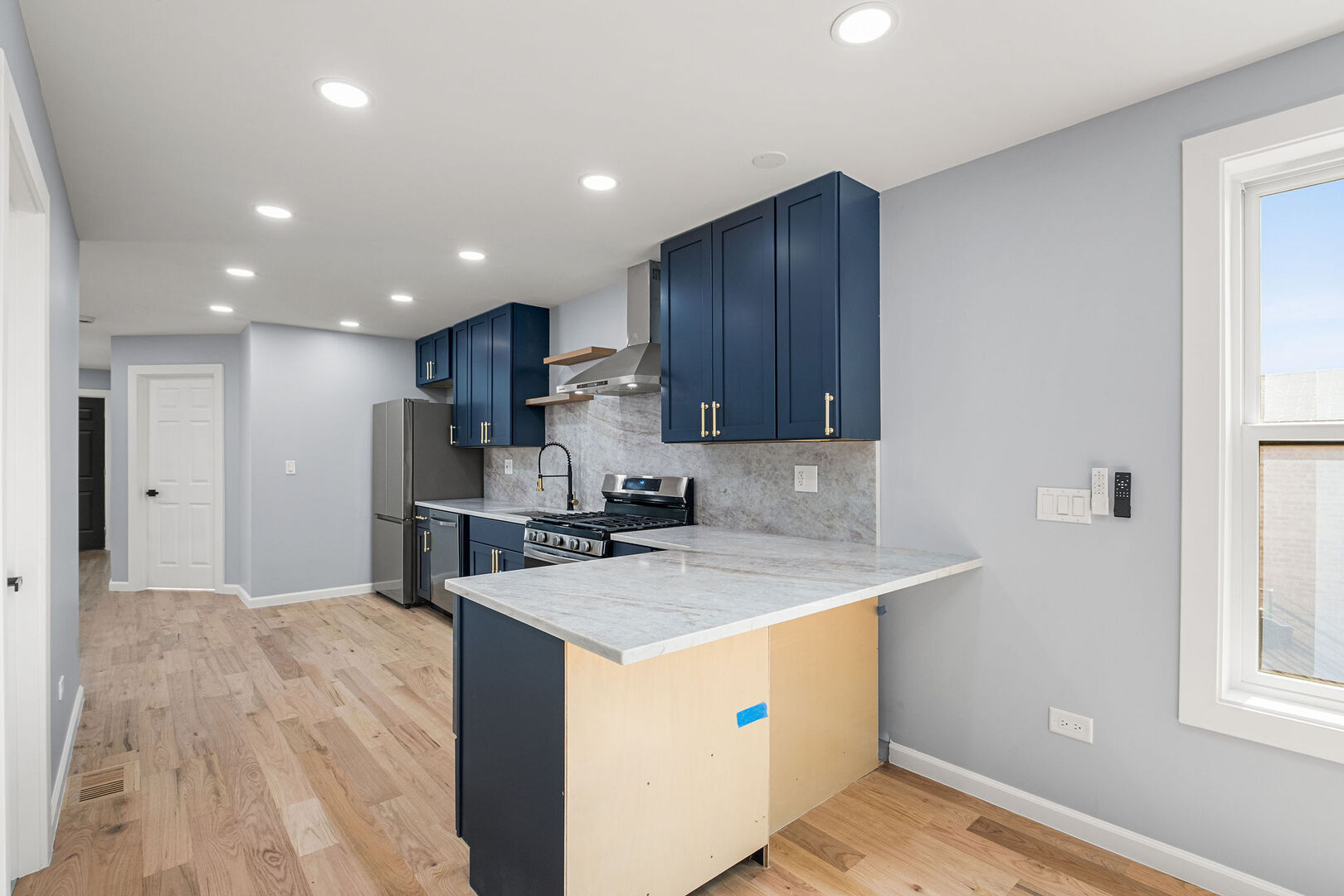 6672 W Montrose Avenue Property Photo 6