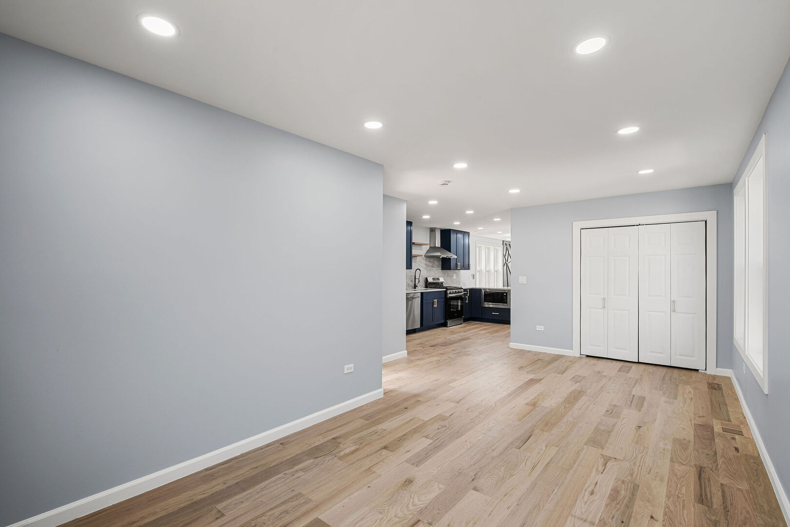 6672 W Montrose Avenue Property Photo 10