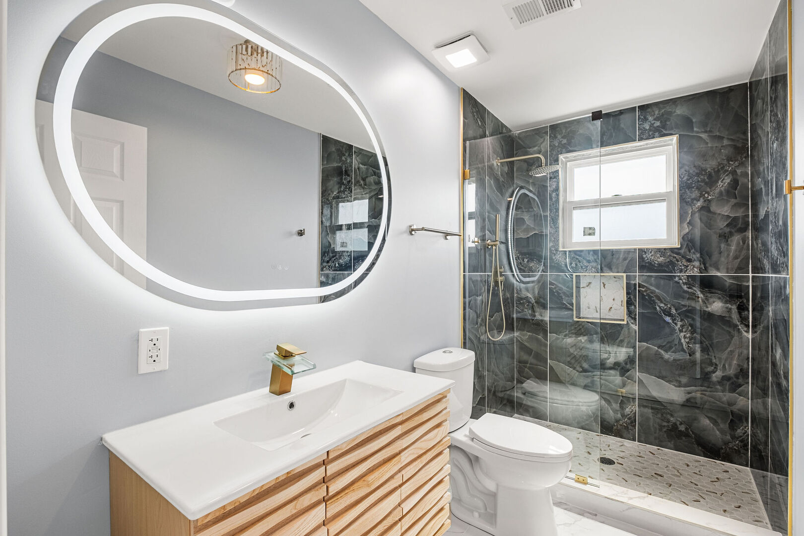 6672 W Montrose Avenue Property Photo 15