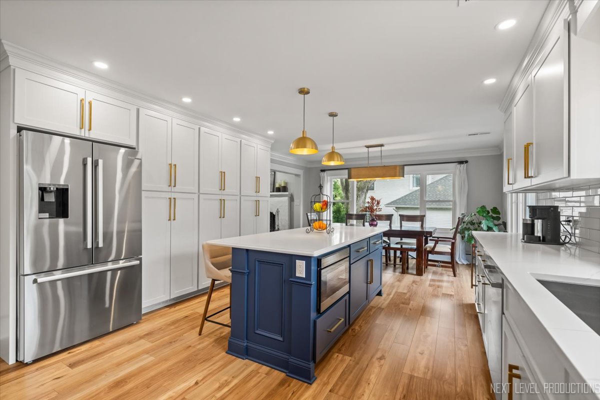 706 S Batavia Avenue Property Photo 3