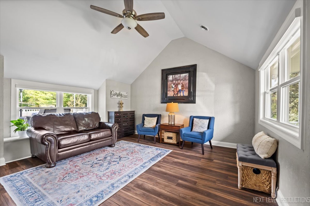706 S Batavia Avenue Property Photo 14