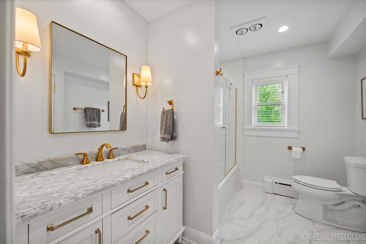 706 S Batavia Avenue Property Photo 15